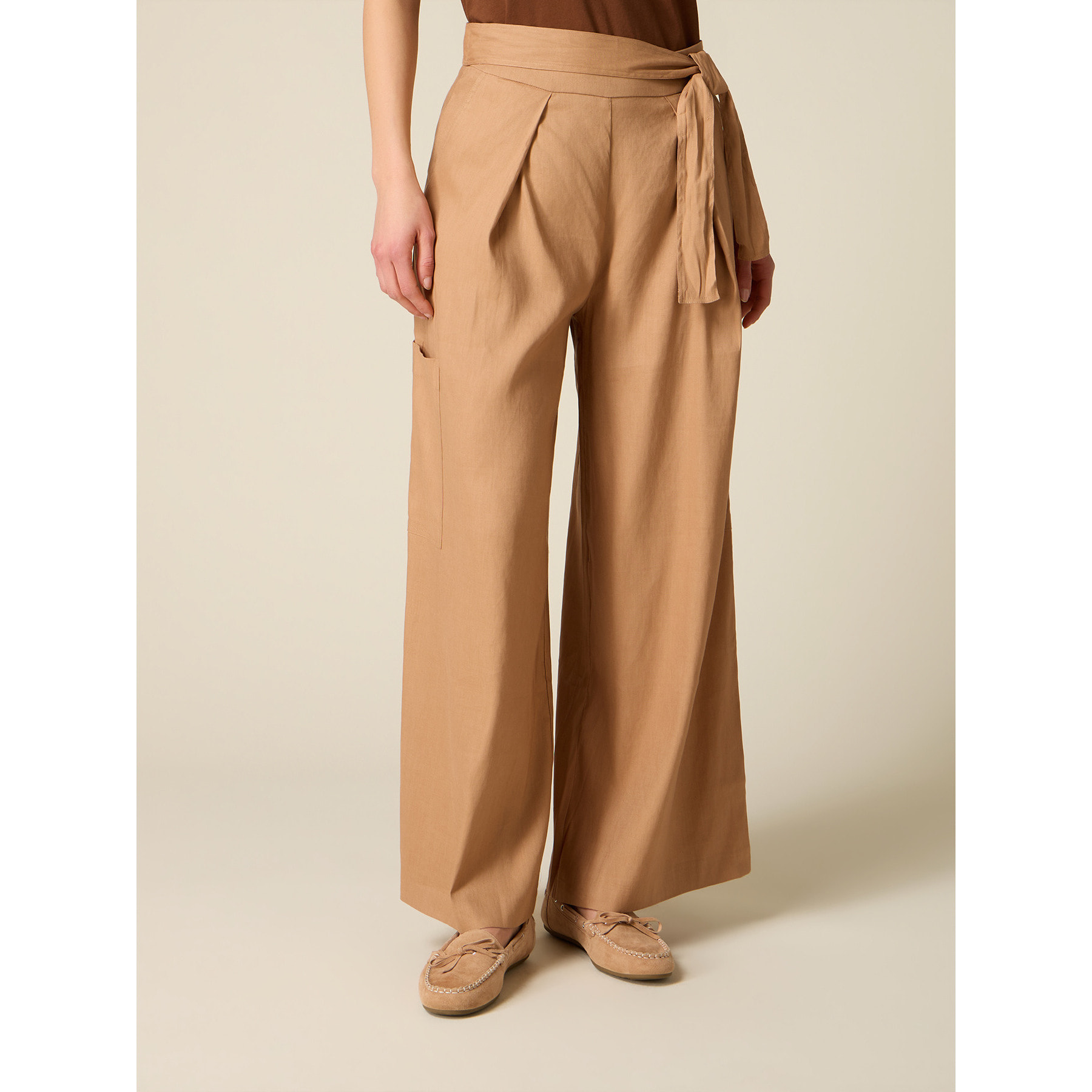 Oltre - Pantalones cargo mezcla de lino con fajín - Beige