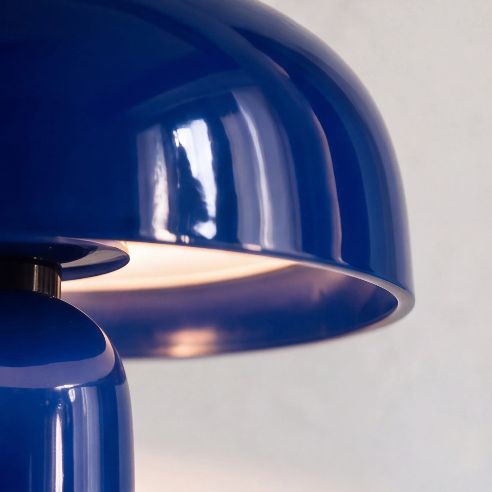 Lampadaire en métal bleu foncé - Livia