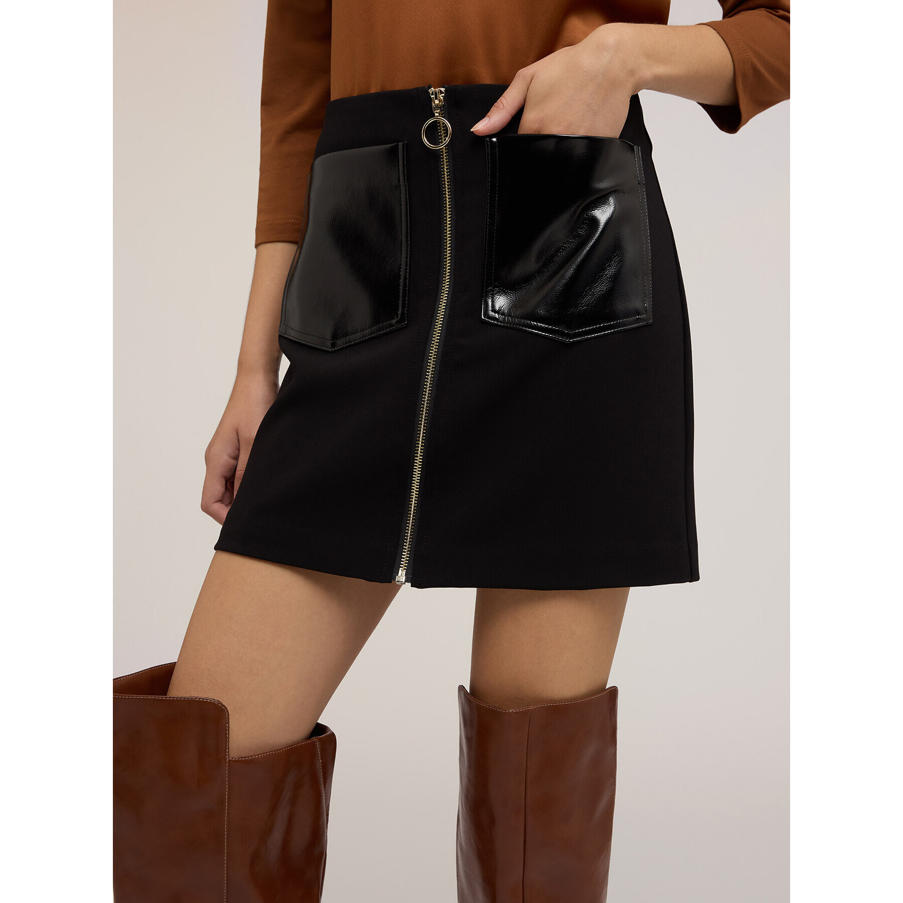 Motivi - Minifalda con bolsillos de charol - Negro