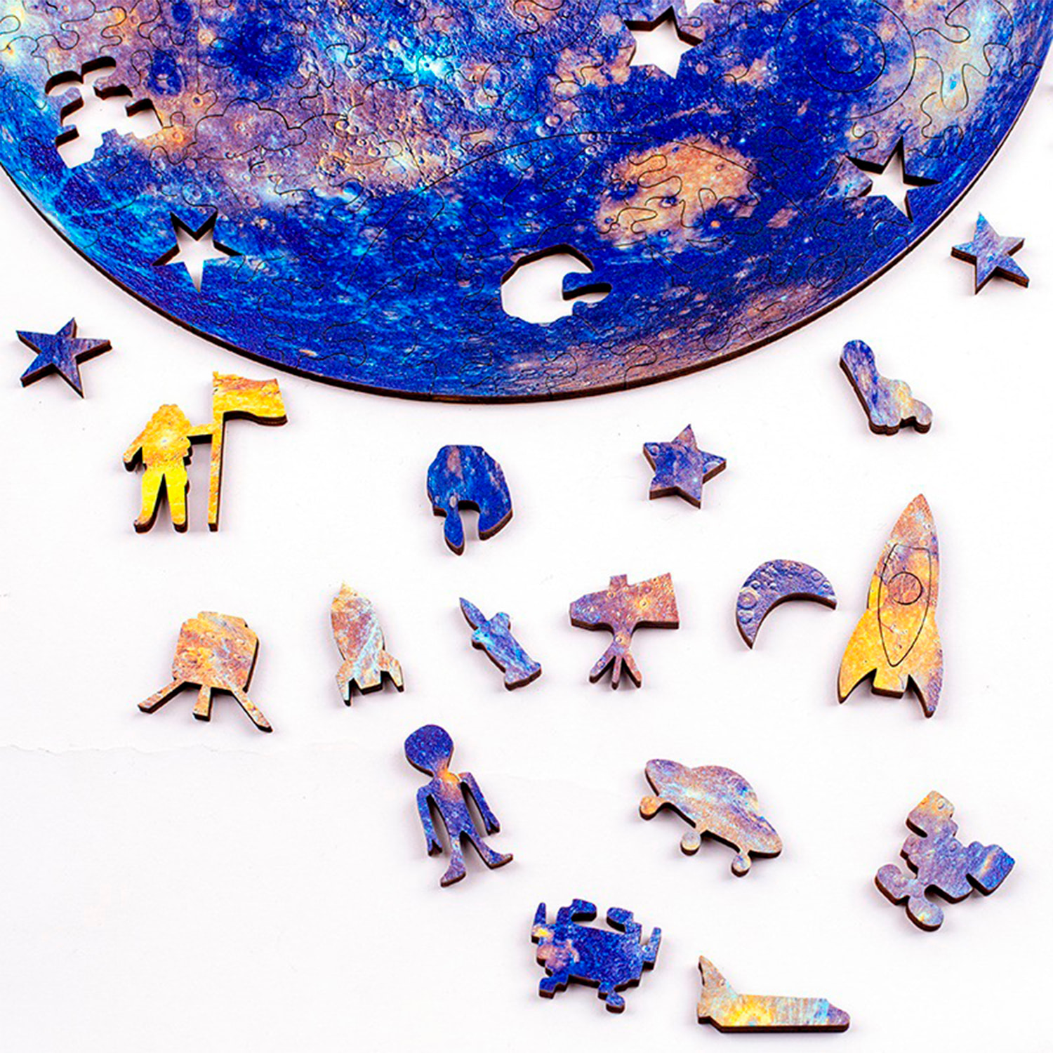 Puzzle in legno con 263 pezzi. Design pianeta Terra.