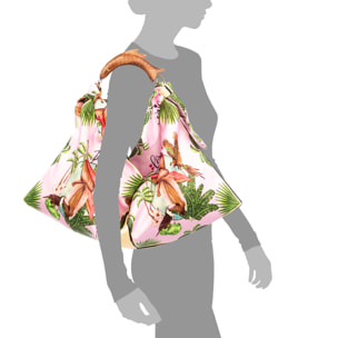 Bereguardo Bolso de hombro Mujer. Fabricado en tejido suave estampado con tintes naturales con asa de madera.