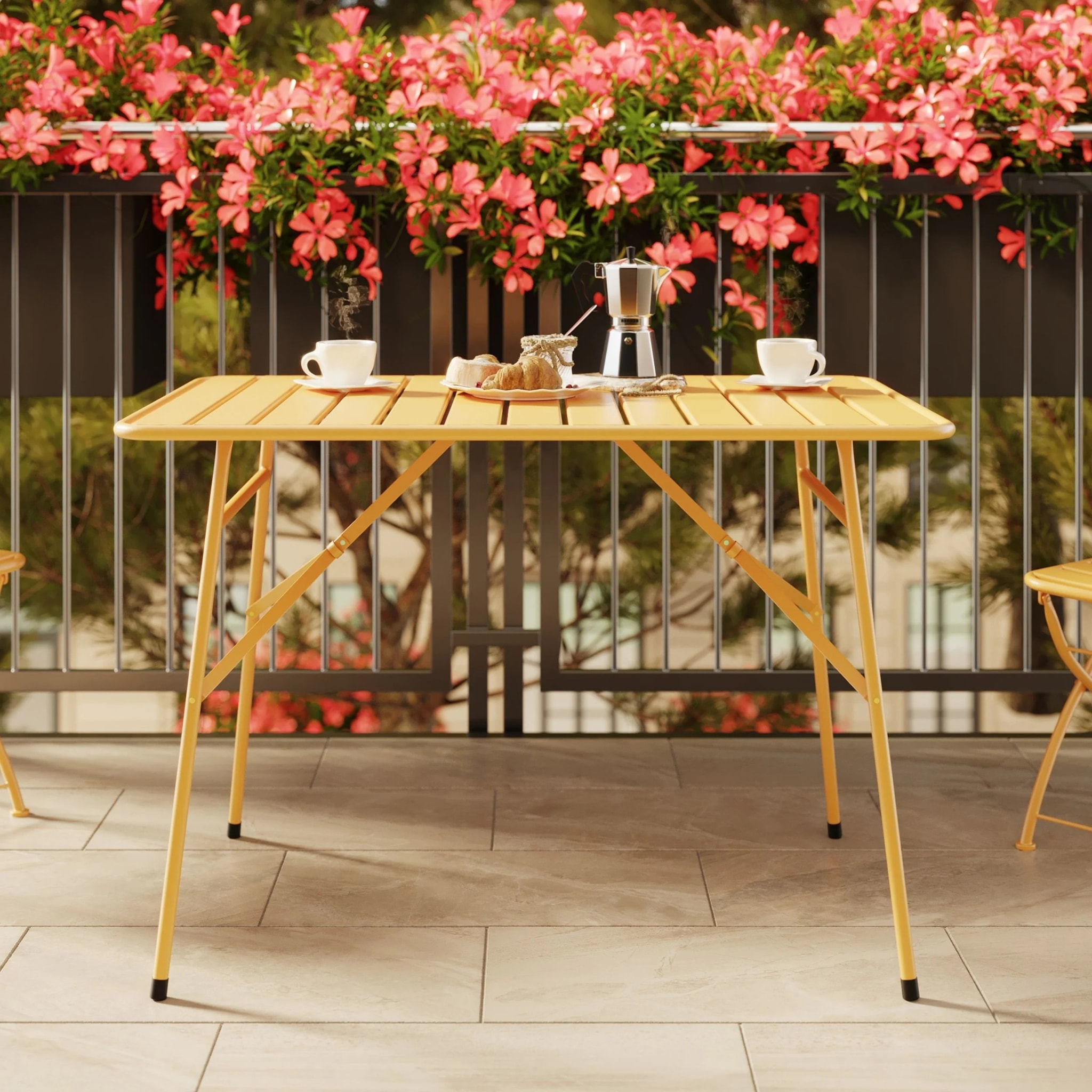 Table de jardin en métal jaune beurre 4 personnes - Yumi