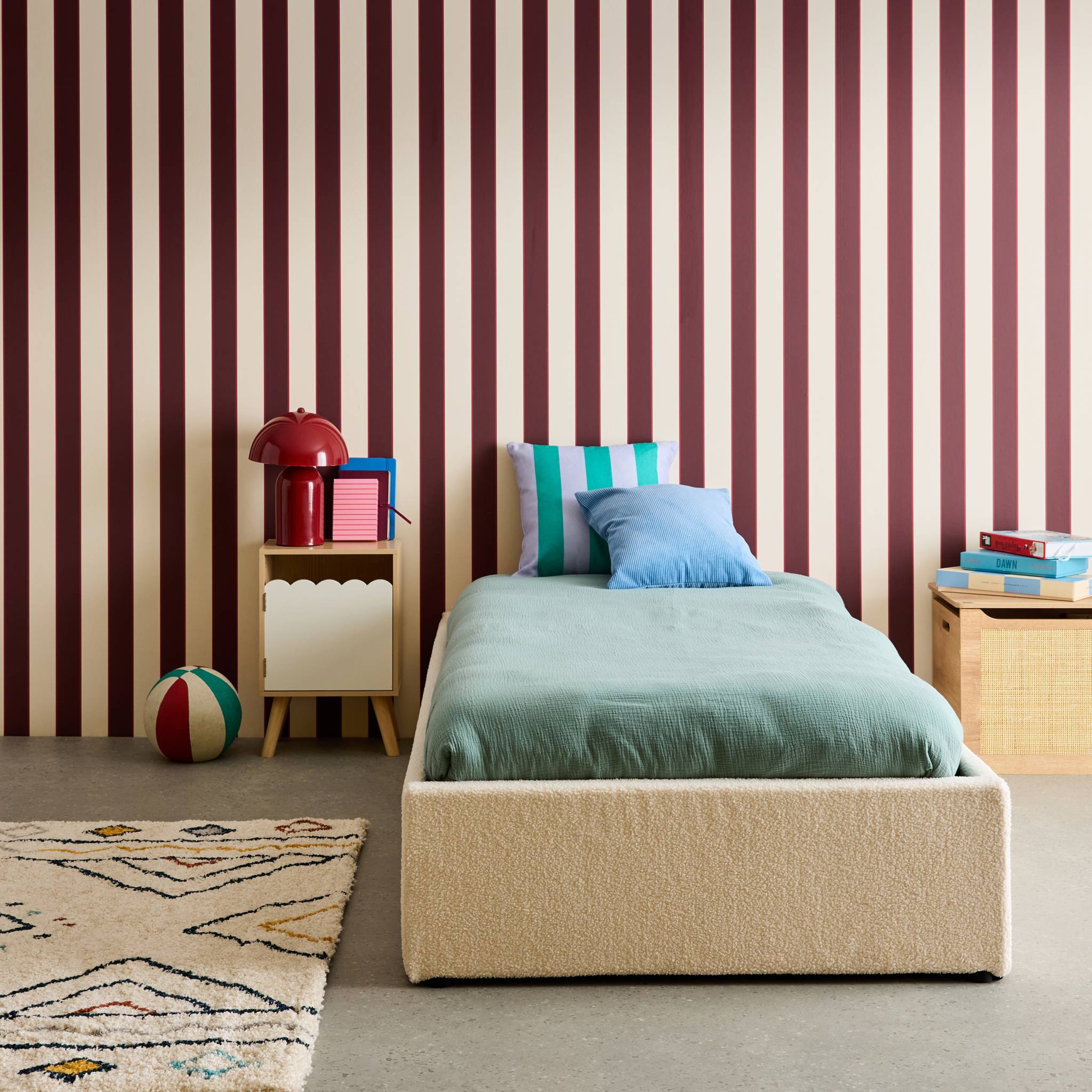 Lit coffre avec sommier à lattes blanc finition bouclette DEVON