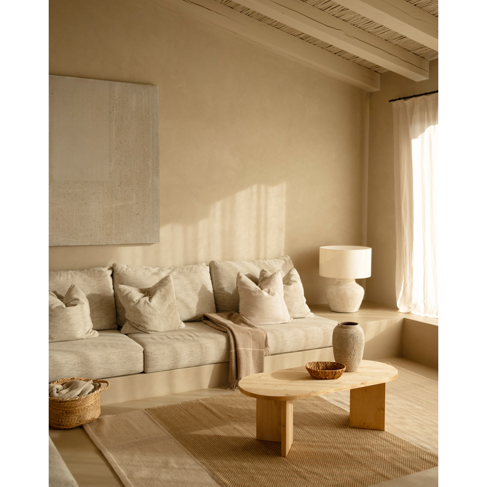 Mesa de centro de madera maciza en tono roble medio de 120cm Alto: 40 Largo: 120 Ancho: 50