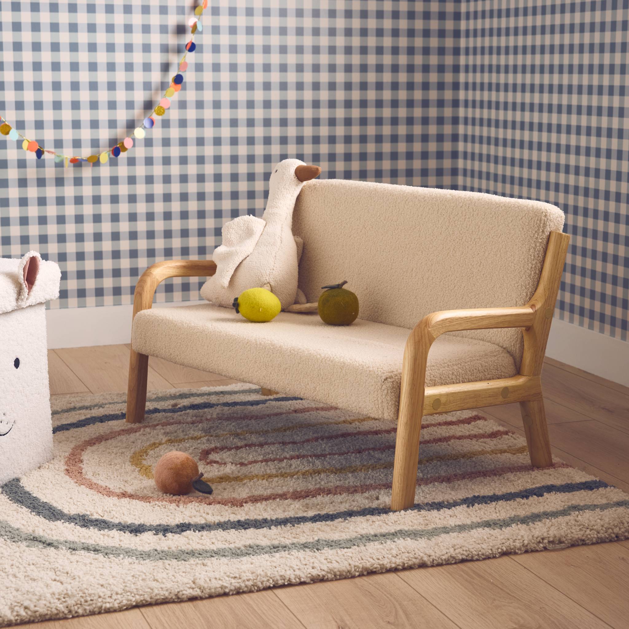 Banquette scandinave enfant en bois et tissu bouclette beige 2 places