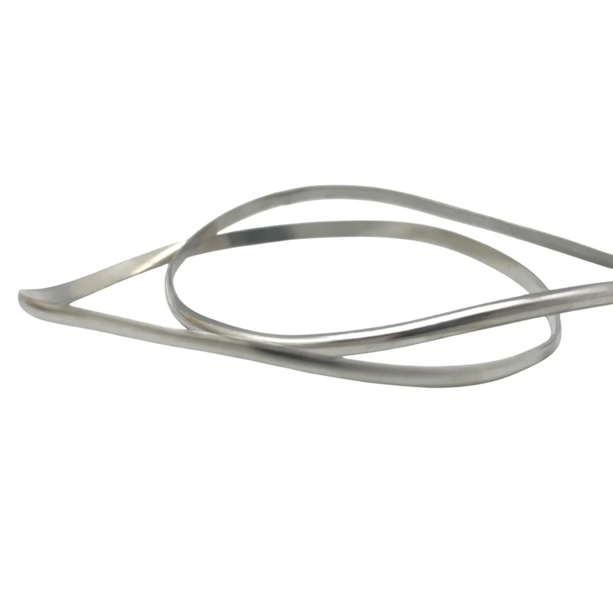 Pack de 2 Pulseras tipo Aro irregulares forma realizada a mano haciendo ondas. Plata de ley 10µ