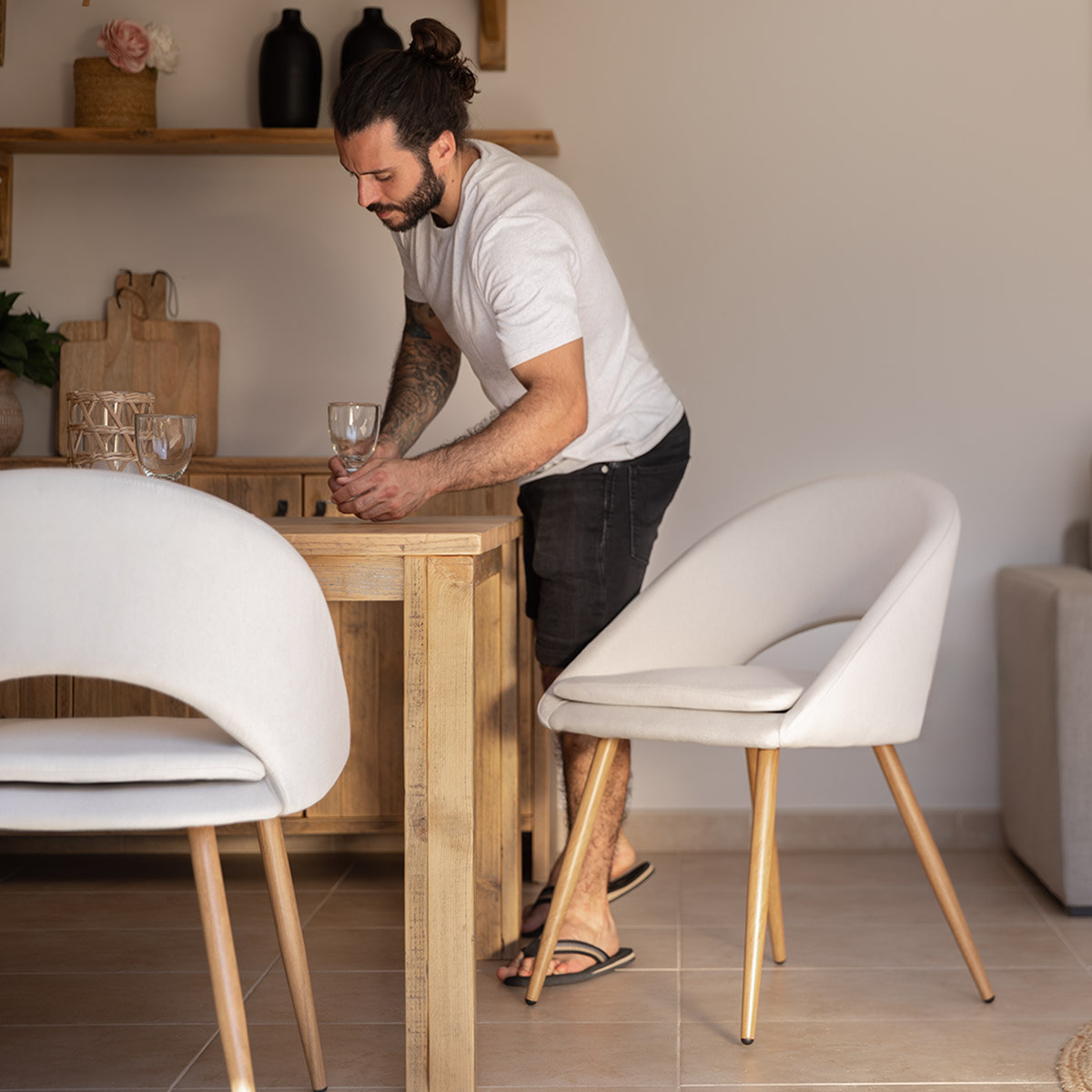 Pack 2 sillas beige de comedor con reposabrazos tapizadas
