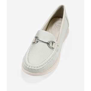 Mocasines beige con detalle metálico al tono