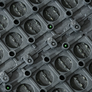 Césped Artificial de 10 Piezas Alfombra Césped Artificial 30x30 cm con Altura de Hierba 20 mm Anti-UV Césped Sintético para Jardín Patio Balcón Verde Oscuro