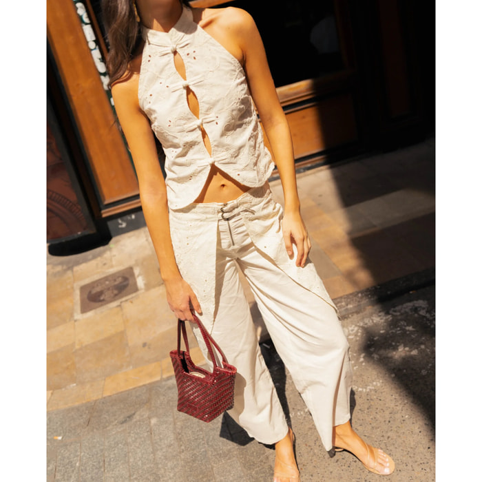Pantalón recto de mujer con sobrefalda bordada y hebillas