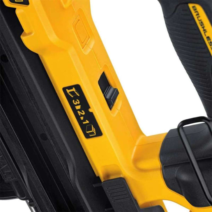 Cloueur de charpente 18V XR DEWALT avec 2 batterie 18V 5Ah - chargeur - T-STAK - DCN930P2-QW