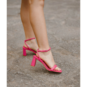 Sandalias rosa con tacón