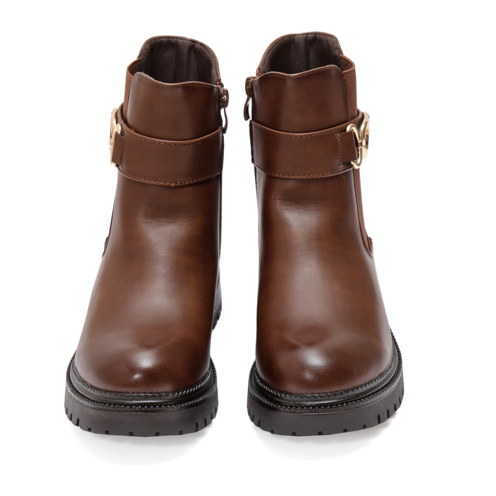 Stivaletto in simil pelle con elastico e fibbia dorata