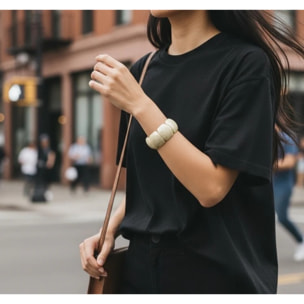 Brazalete resina diseño exclusivo imitación piedra.Elástico. Gloria Mago design