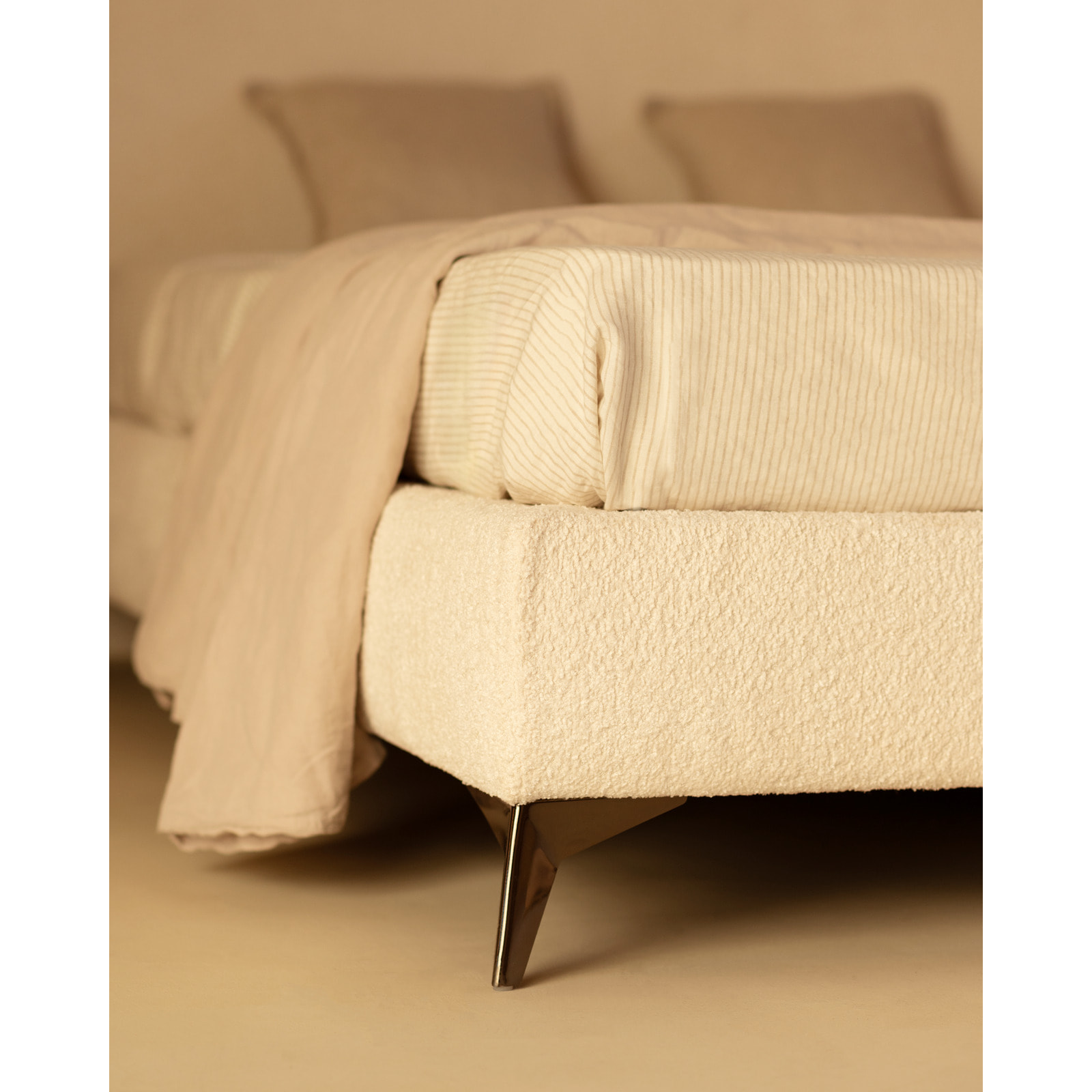 Lit rembourré en boculé blanc pour les matelas en différentes tailles
