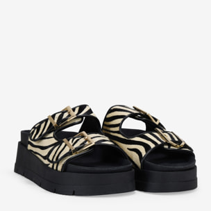 Sandalias de plataforma con pelo print cebra