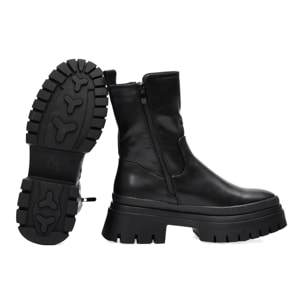 Stivaletto in simil pelle con cintura finta