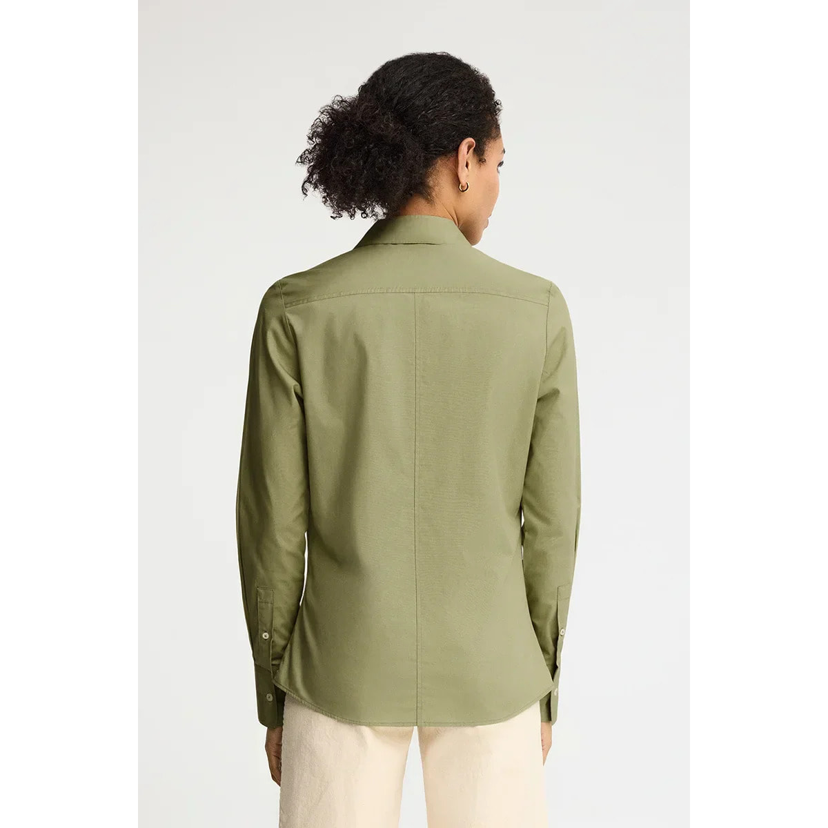 Camisa de popelín verde hoja con corte slim y bordado Rigby Go