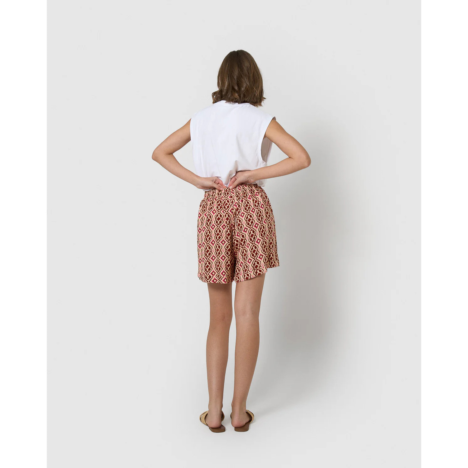 Pantalón corto bambula detalles plisados costwolds teja