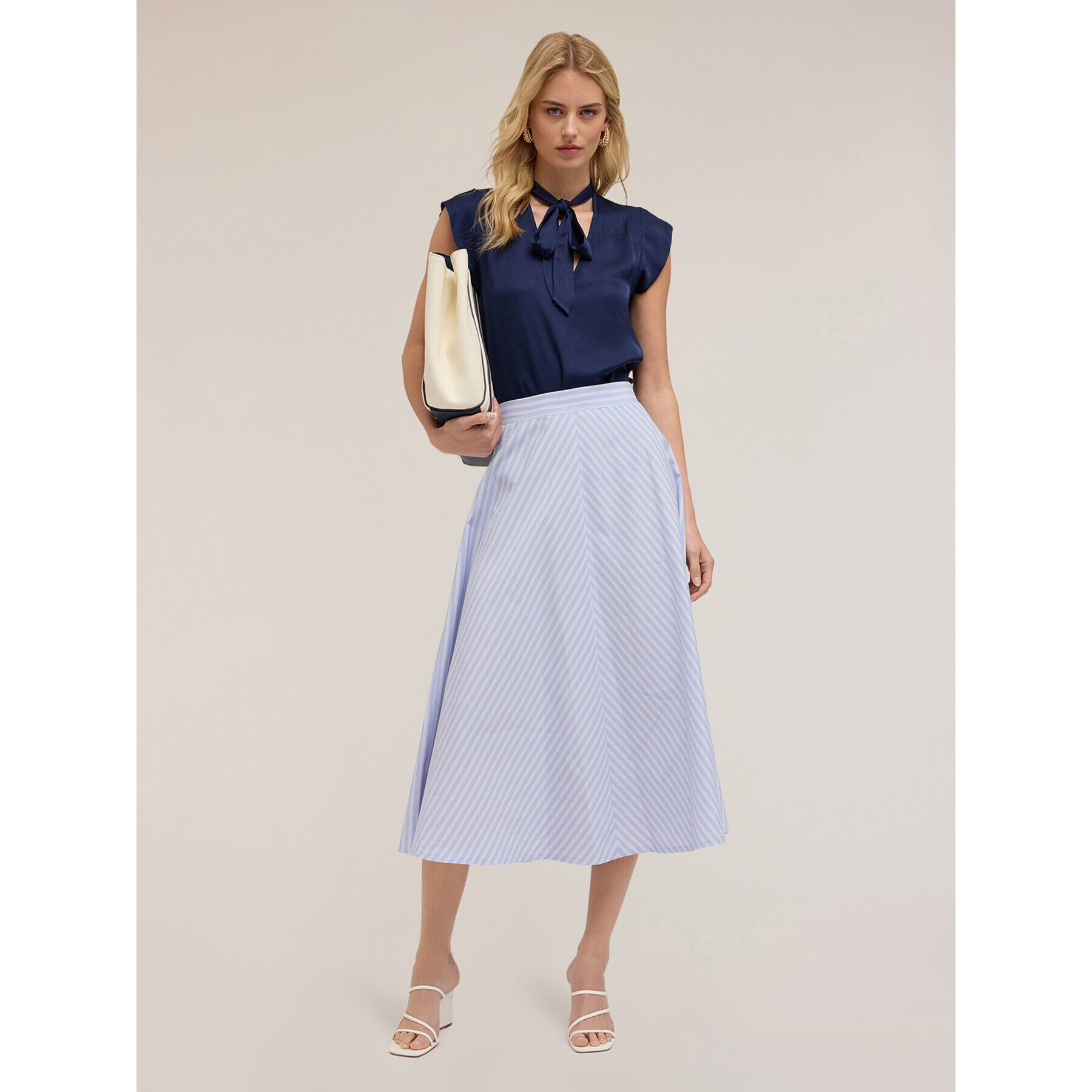 Motivi - Blusa de satén con lazo - Azul