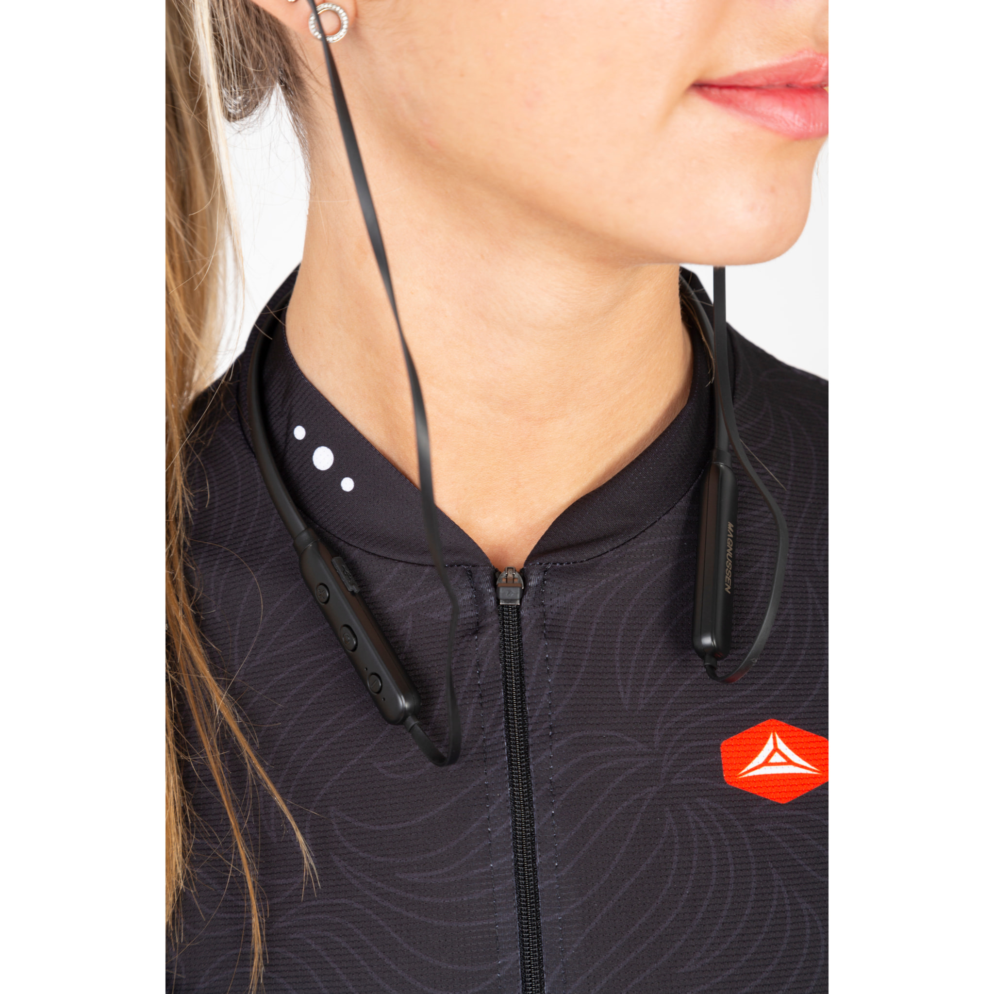 MAGNUSSEN M13 EARPHONES en color Negro