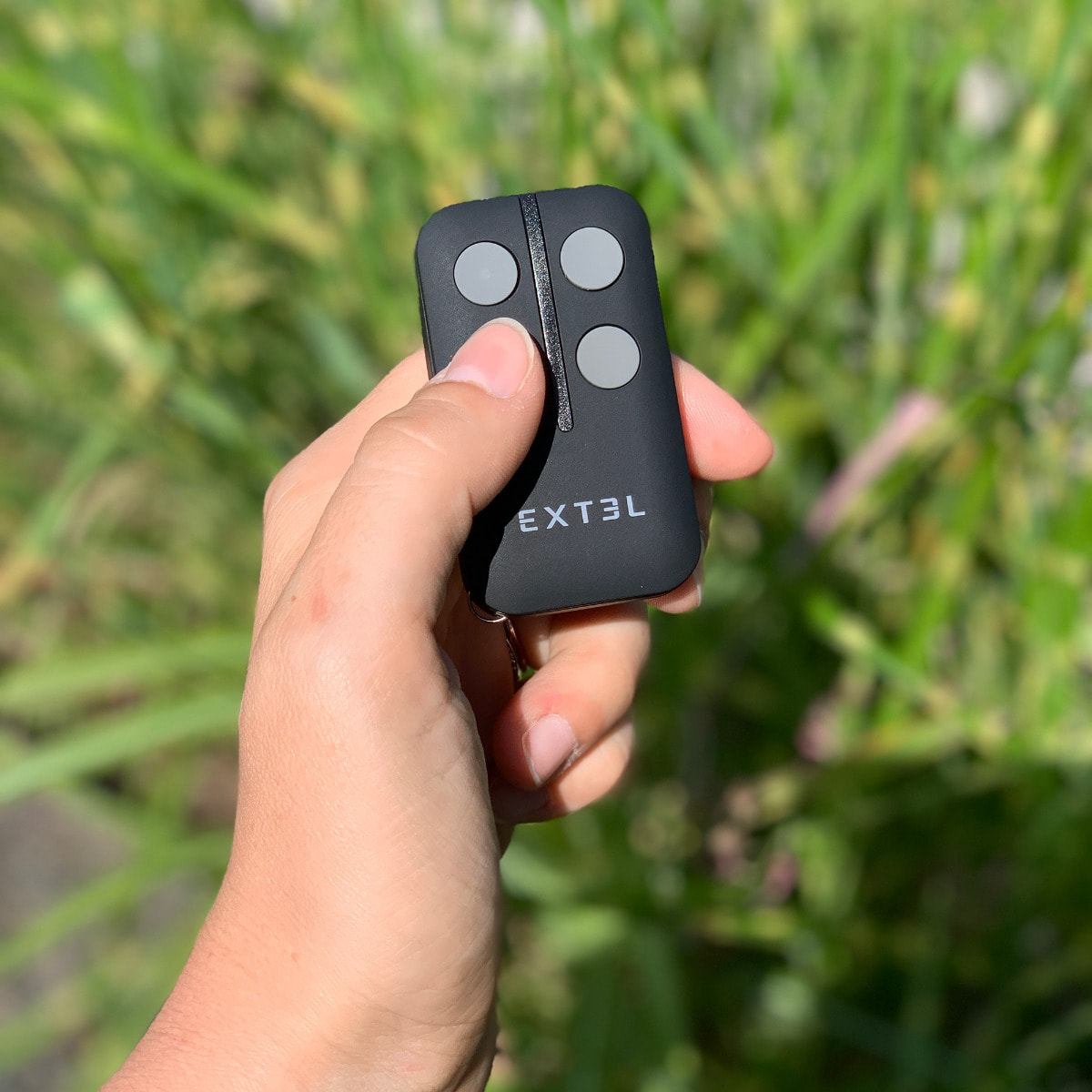Motorisation connectée à bras articulés pour portail battant XB250 avec le portier connecté Q-AIR de chez Extel