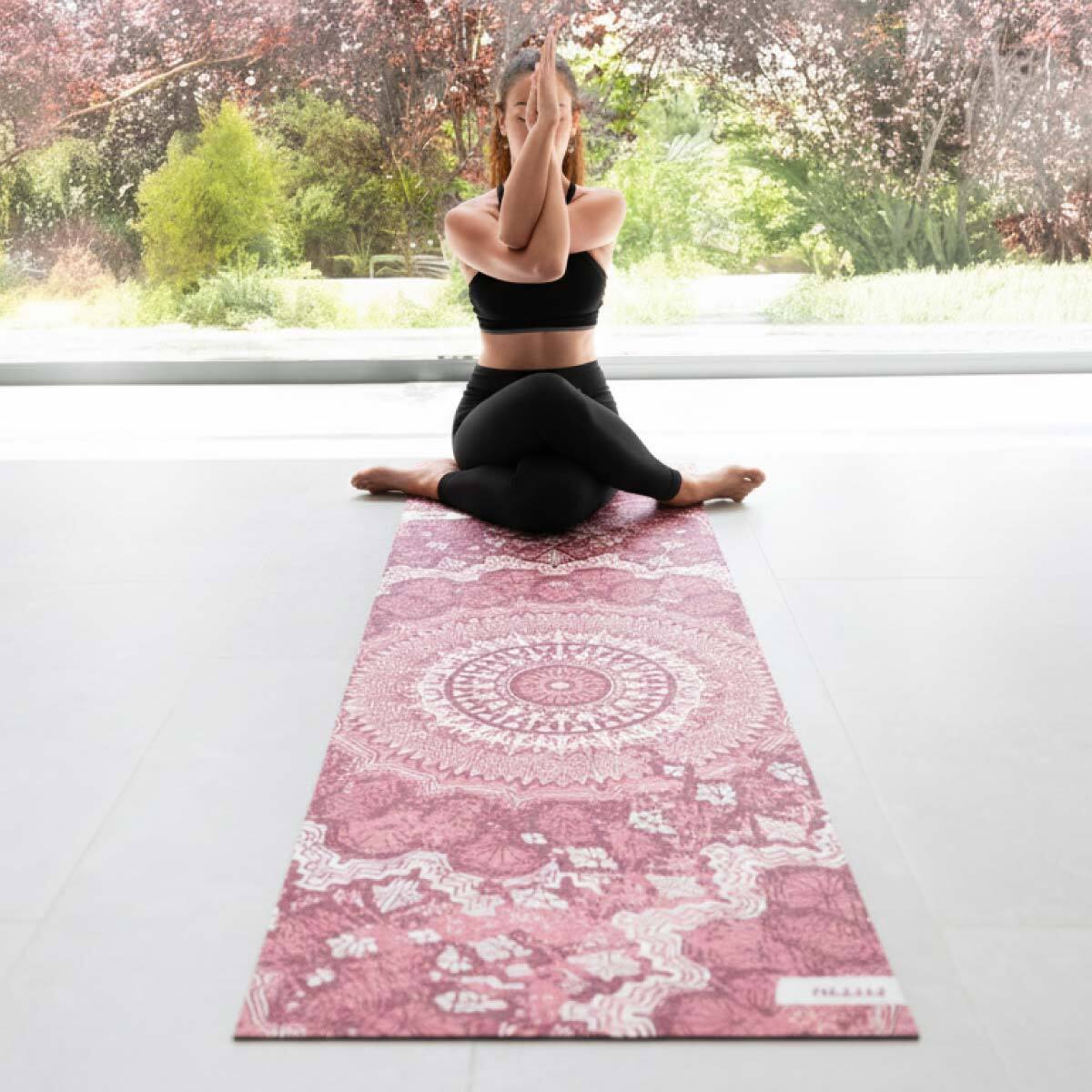 Kit de yoga et Pilates ROSE 6 accessoires avec tapis, ballon, roue, masseurs et sangle