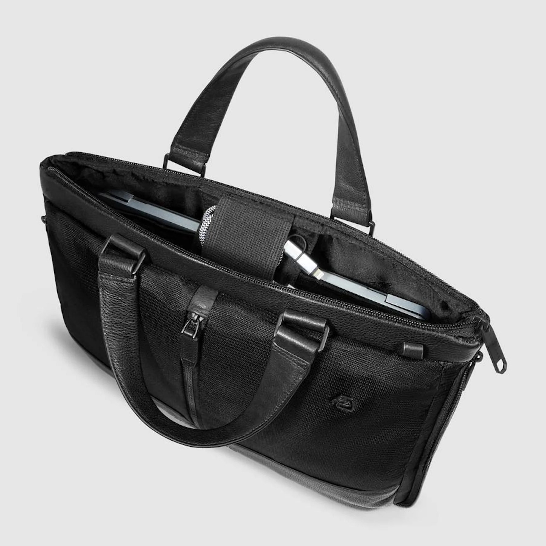 Piquadro Cartella da lavoro porta PC e porta iPad® in tessuto riciclato con protezione anti-frode RFID