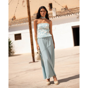 Falda midi en color azul.