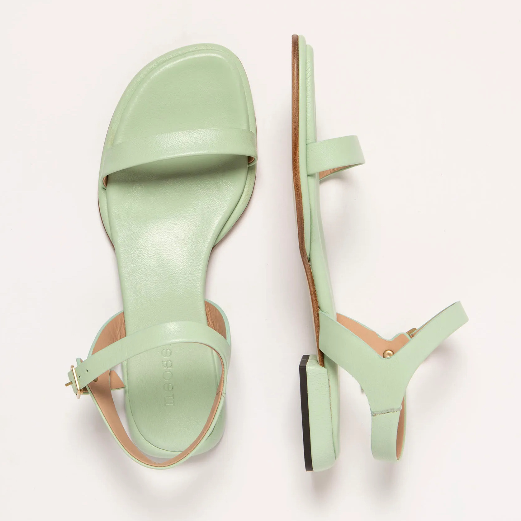 Sandalias S3152 NAPPA PASTEL GREEN/ VALVIN color Pastel green