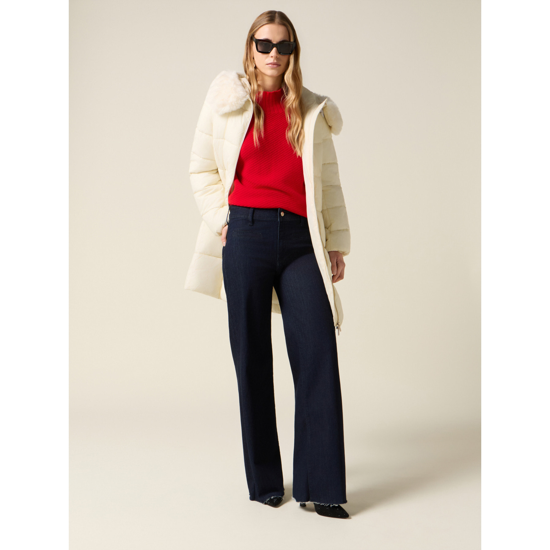 Oltre - Jeans flare blu rinse con patch decorativo - Blu