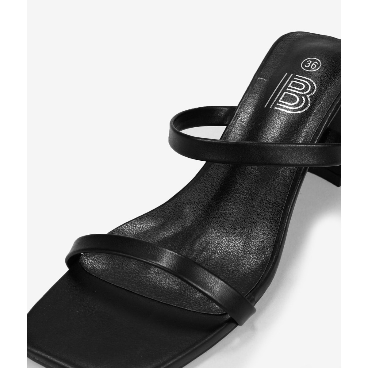 Sandalias negras con tacón