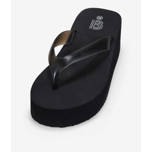 Sandalias de dedo negras con cuña