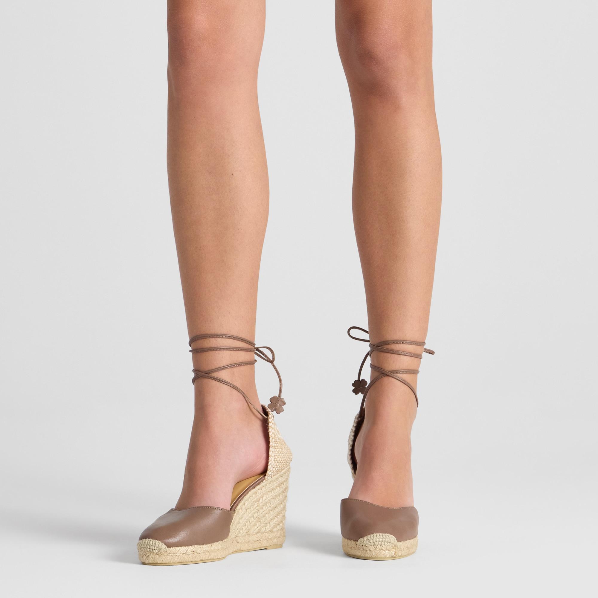Alpargata Carina cuña de yute en napa con cordones de cuero