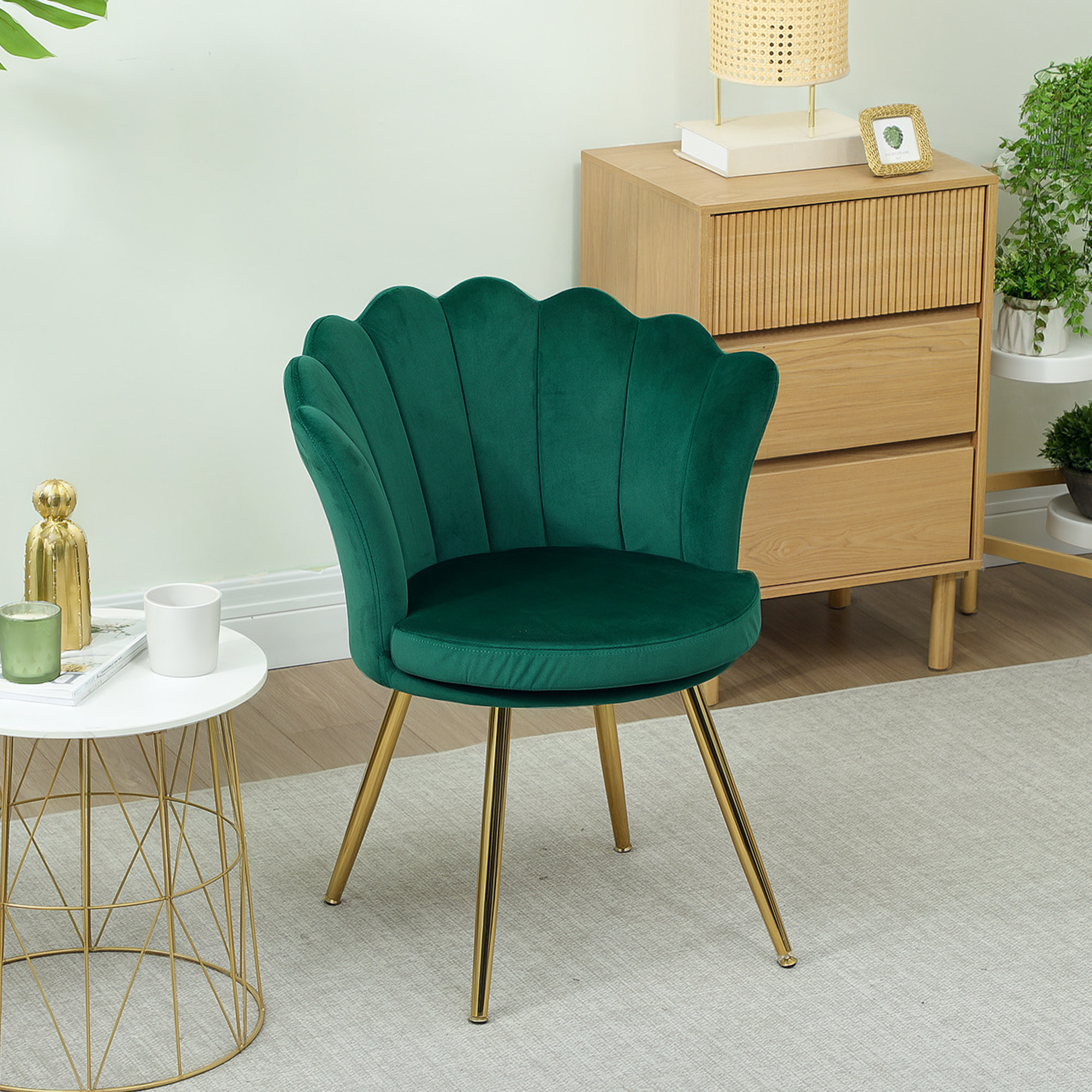 Chaise coquillage chaise design pieds métal dorés effilés velours vert émeraude