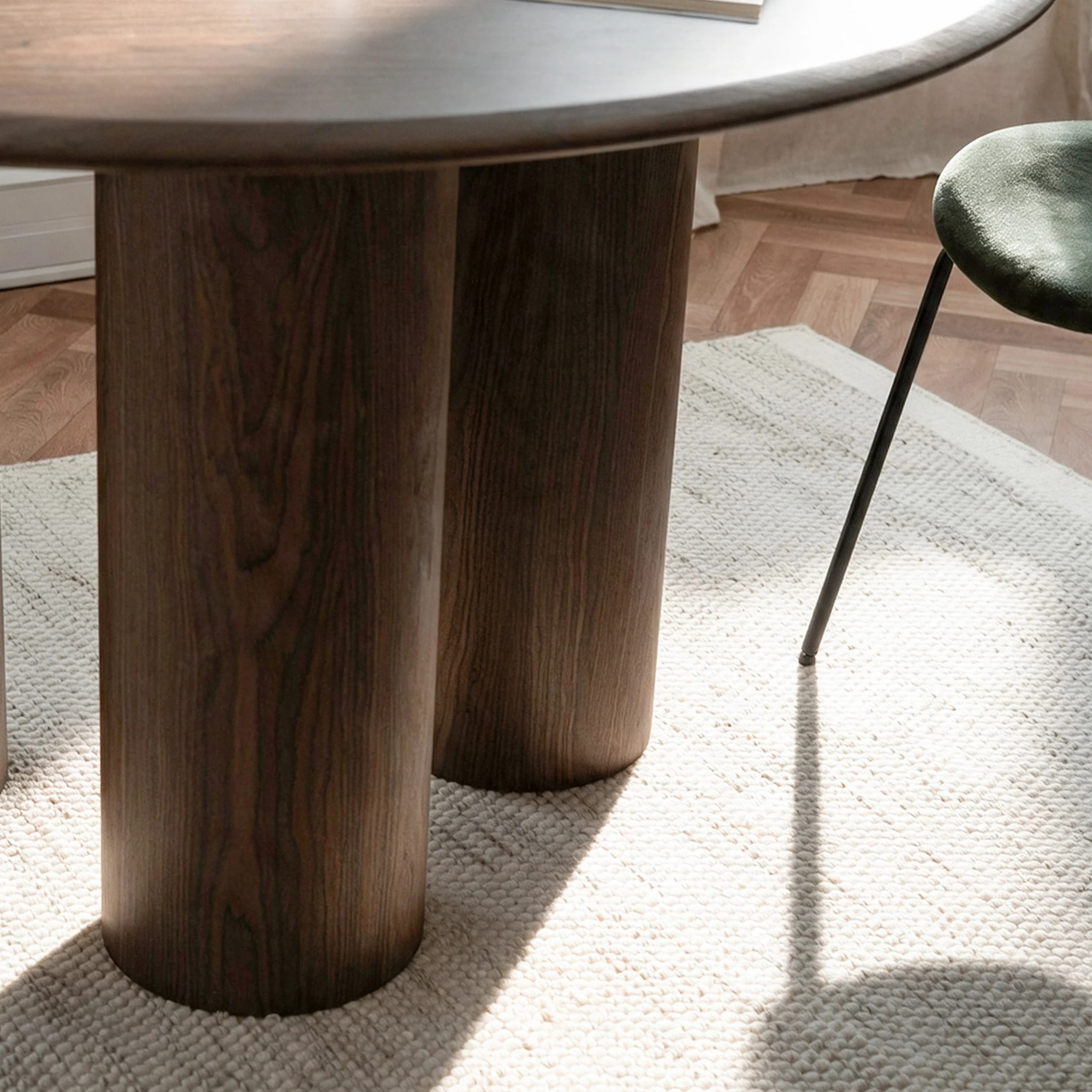 Table organique en placage noyer, 6 personnes - Aya