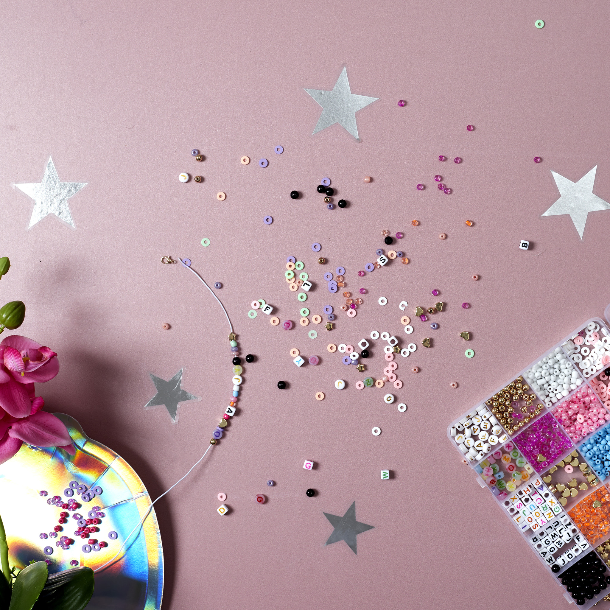 Boite De 860 Perles Et Fil 10m