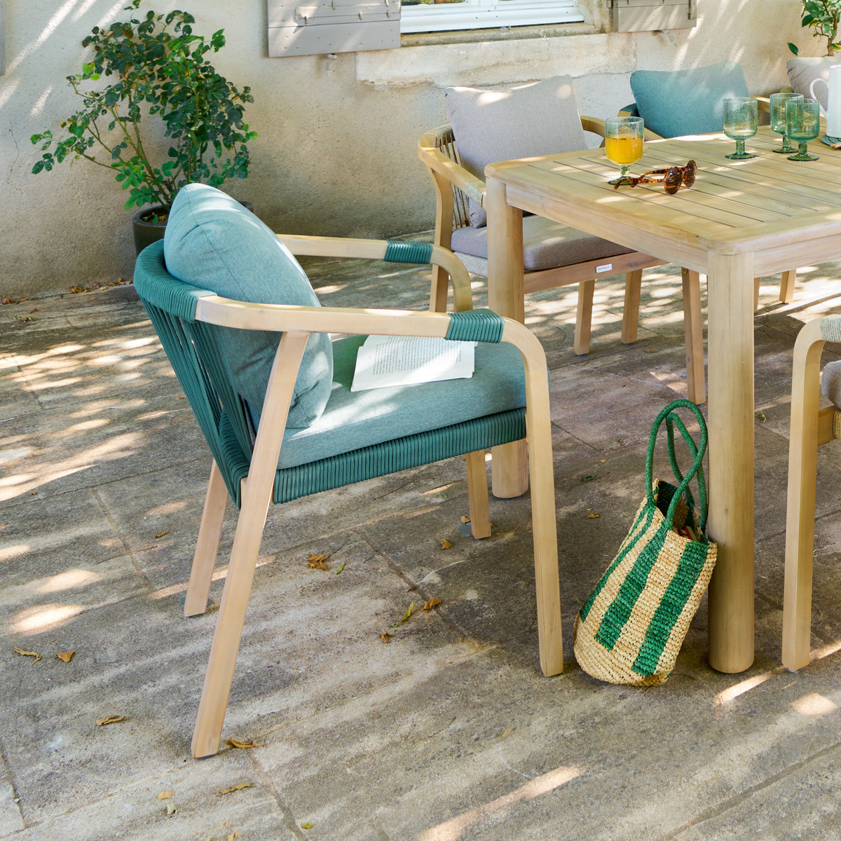 Fauteuil de jardin "Papouasie" vert olive en acacia
