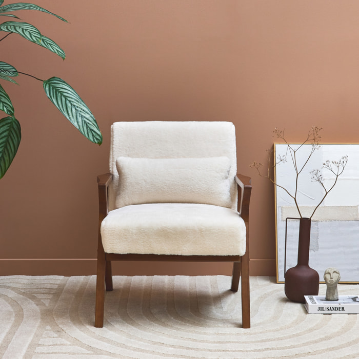 Fauteuil scandinave bois d'hévéa teinté noyer et tissu effet fausse fourrure