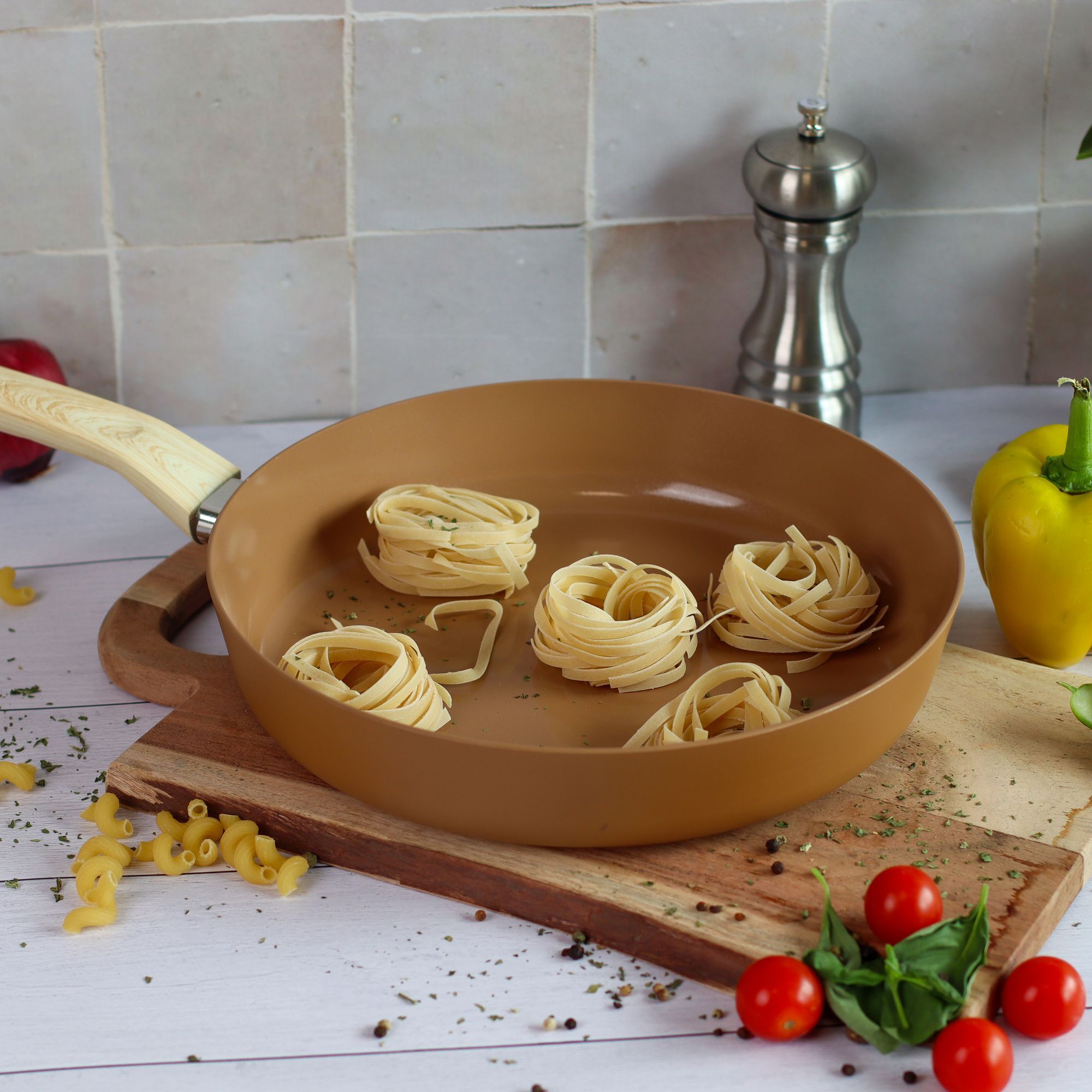 Poêle 20cm avec revêtement céramique noisette - tous feux COLORAMA
