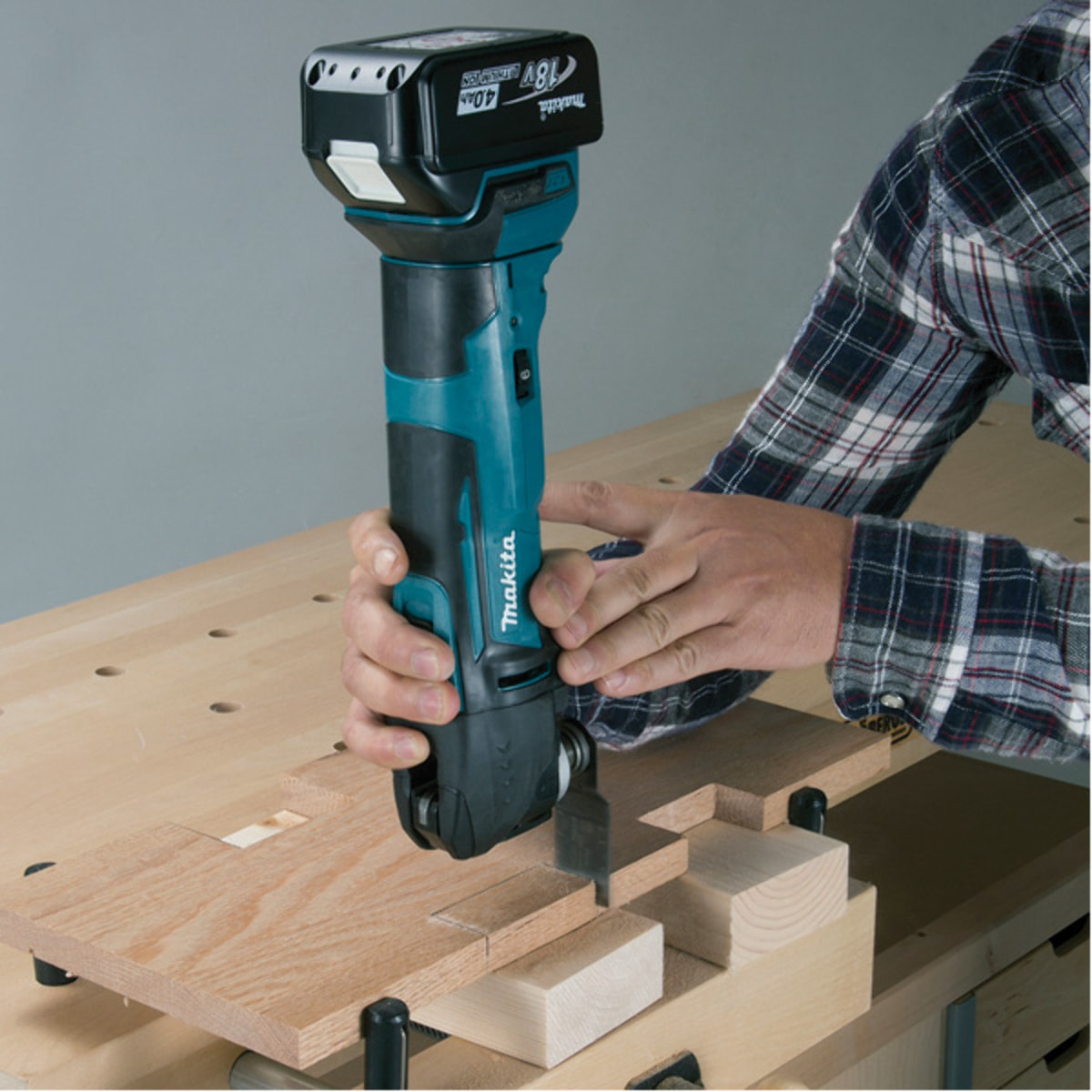 Multi-herramienta MAKITA 18V - Sin batería ni cargador - En maletin MAKPAC - DTM51ZJX3