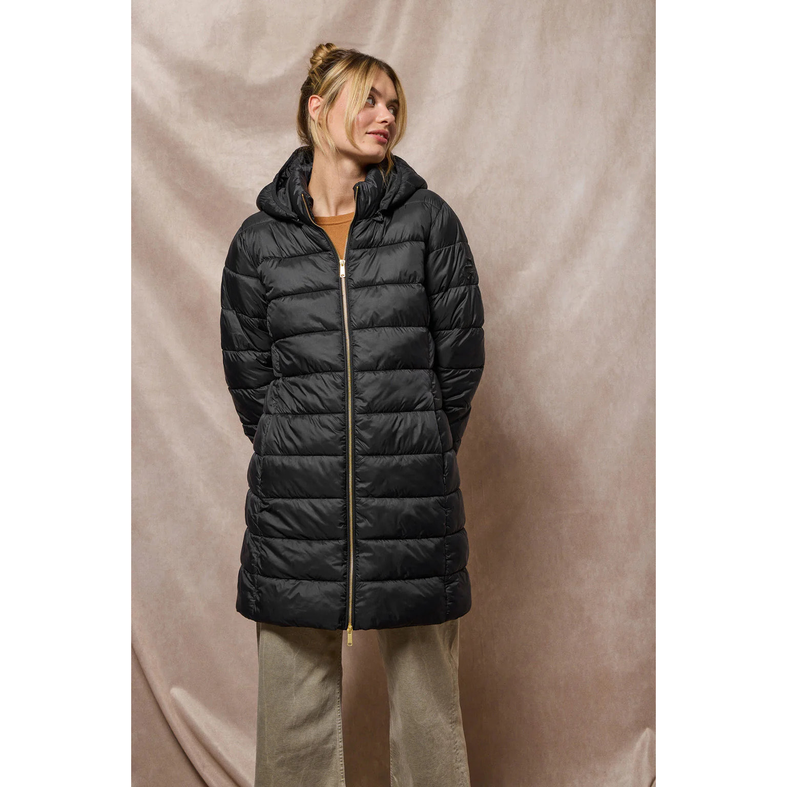 Giubbotto ultralight Cecilia nero con cappuccio rimovibile e ricamo PC