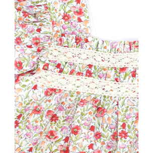 Vestido corto flor roja, pecho fruncido con puntillas bordadas y volante en las sisas.