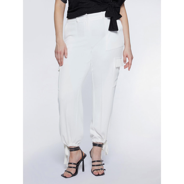 Fiorella Rubino - Pantalones modelo cargo con cordones - Blanco