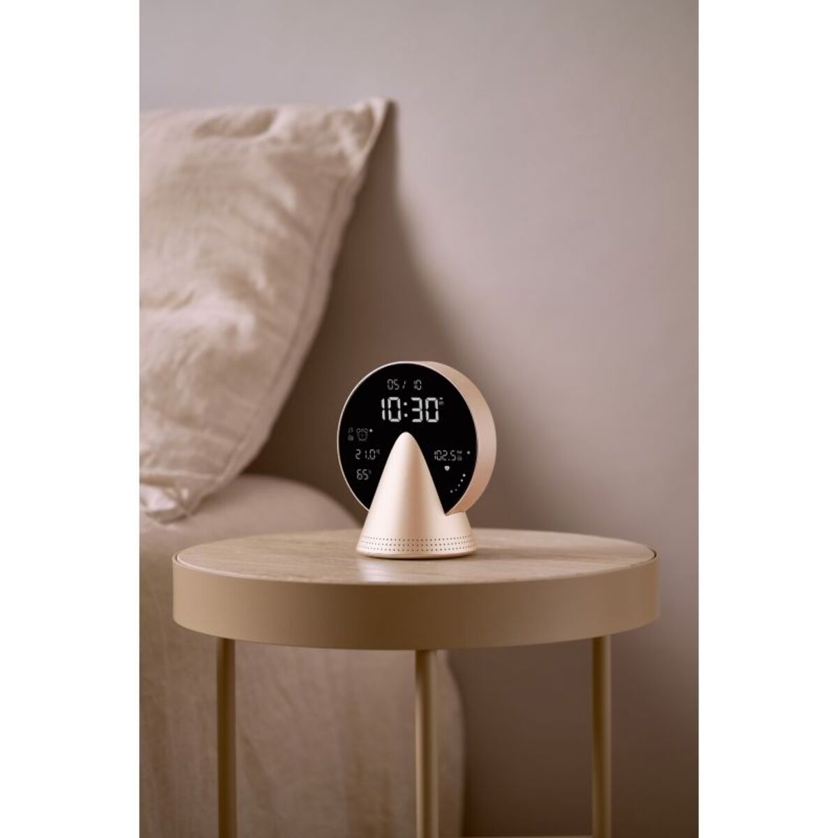 Radio réveil LEXON Conic Clock avec fonction Bluetooth Or