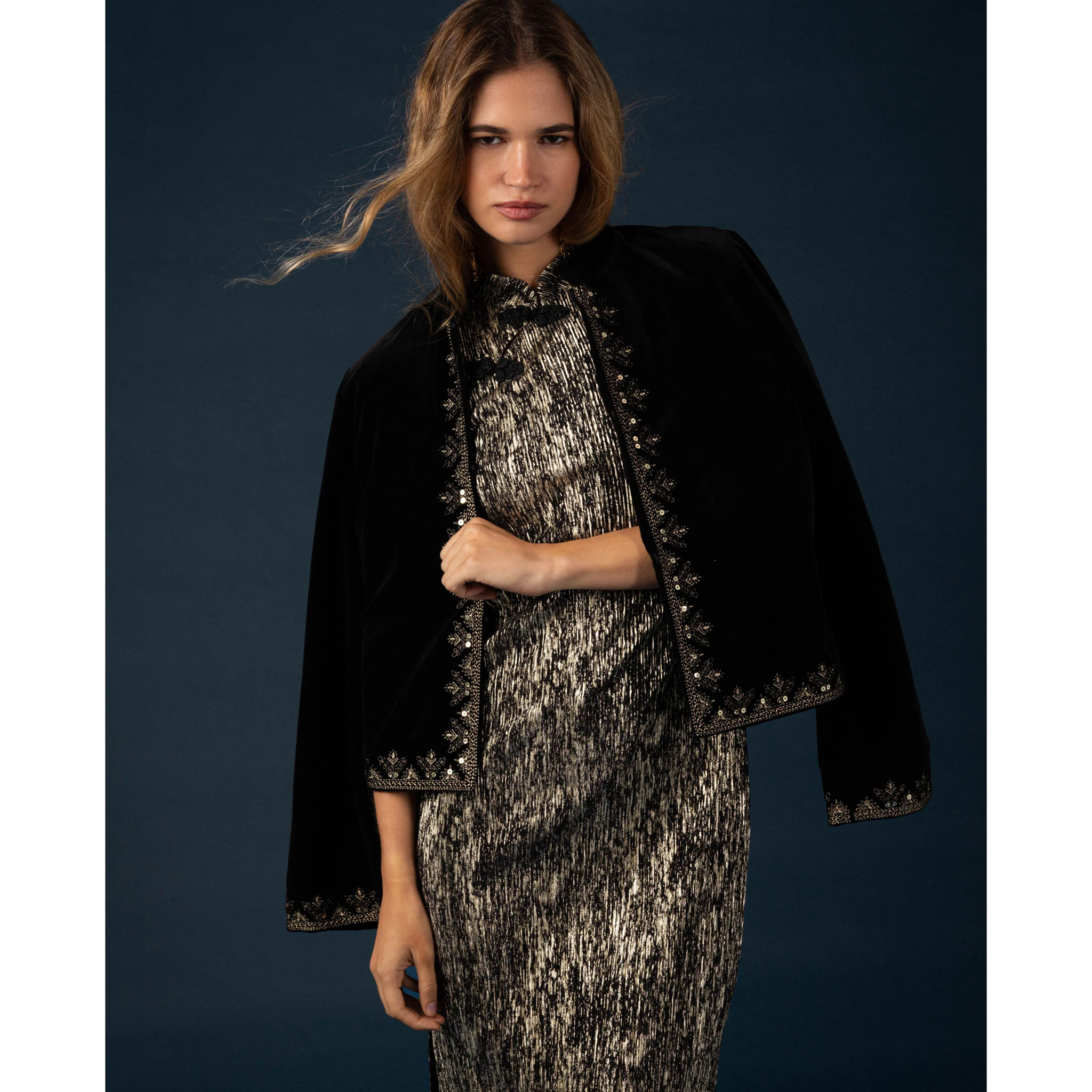 Chaqueta de terciopelo bordada de mujer