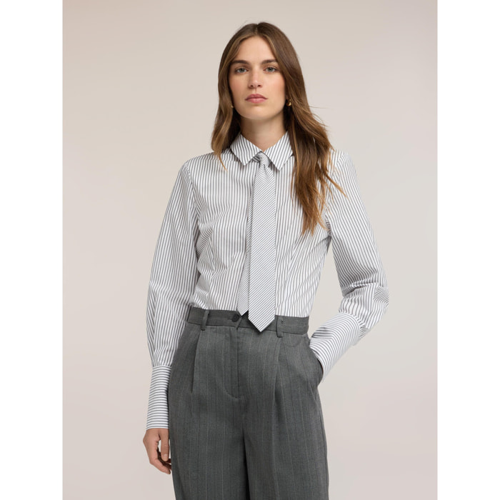 Motivi - Camicia in popeline a righe con cravattino - Bianco