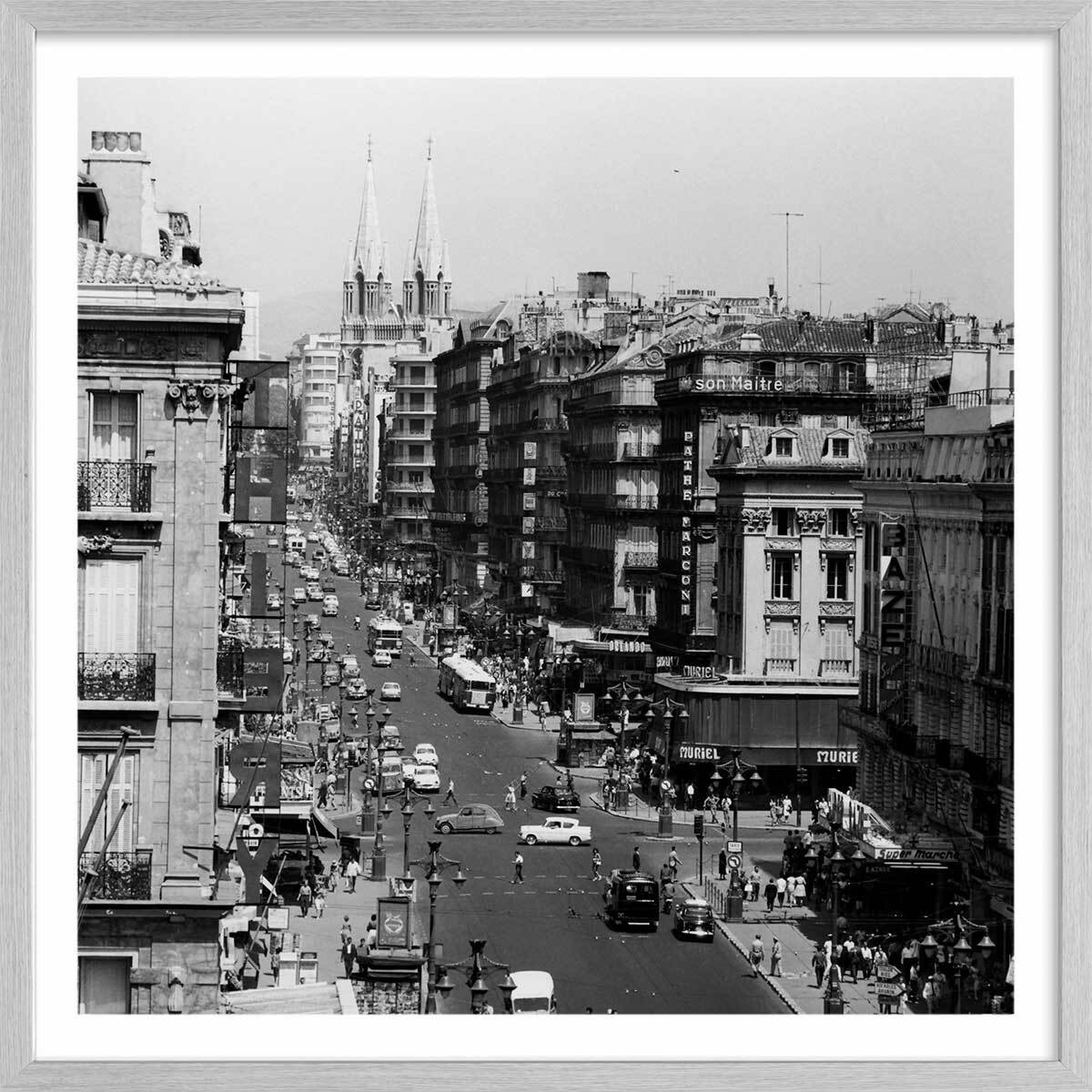 Affiche Marseille - La Canebiere, Scène de vie en 1960 Affiche + cadre en bois - Chêne