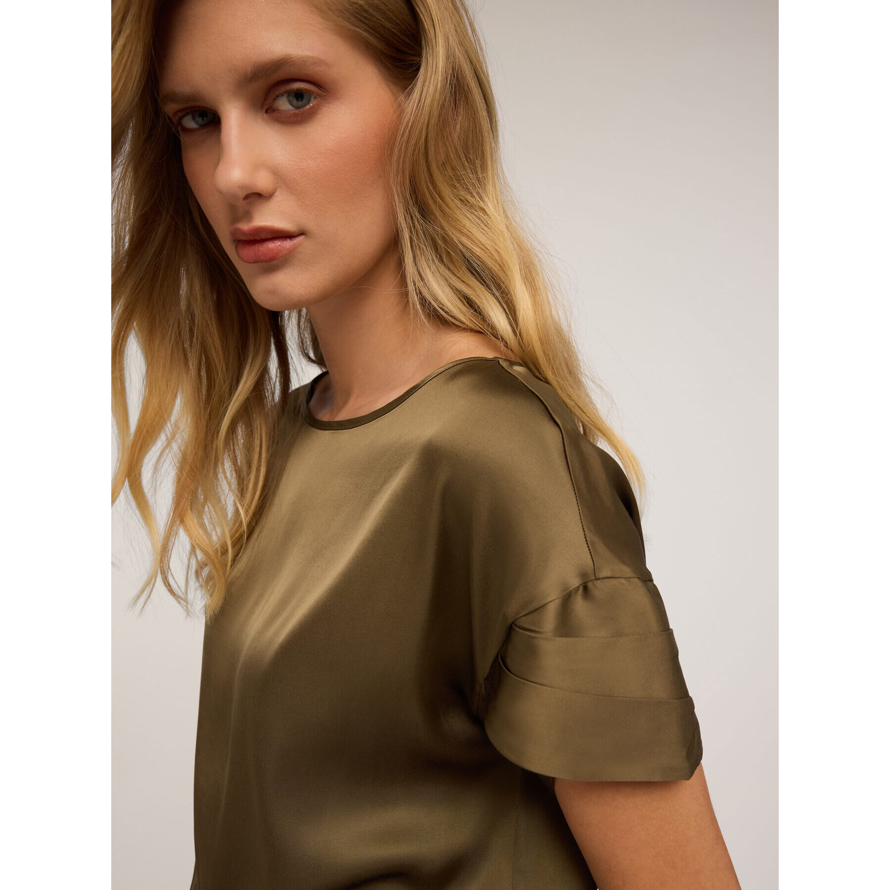 Motivi - Blusa con mangas de pétalo - Verde militare