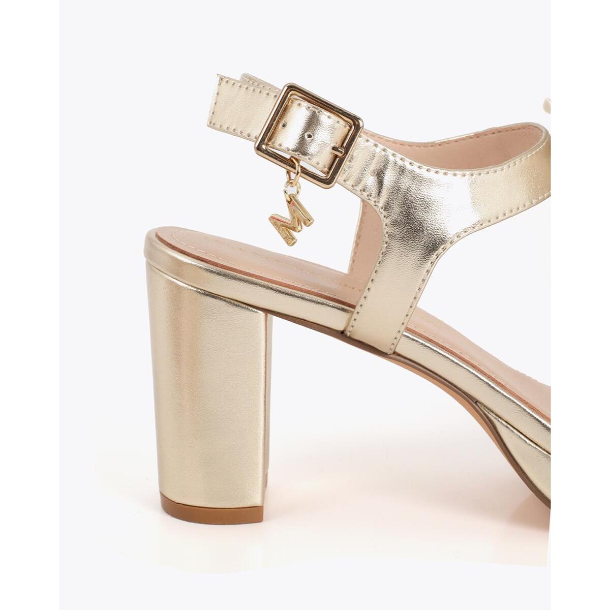 Sandalo con tacco e decorazioni floreali